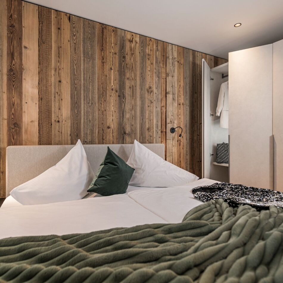 Doppelbett im Apartment Penken im Schrofenblick Alpen Resort