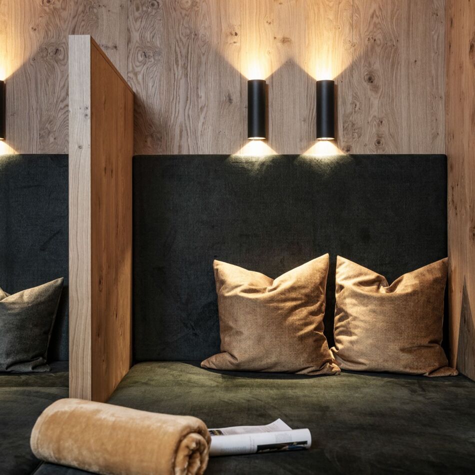Ruhebetten im Wellnessbereich im Schrofenblick Alpen Resort in Mayrhofen