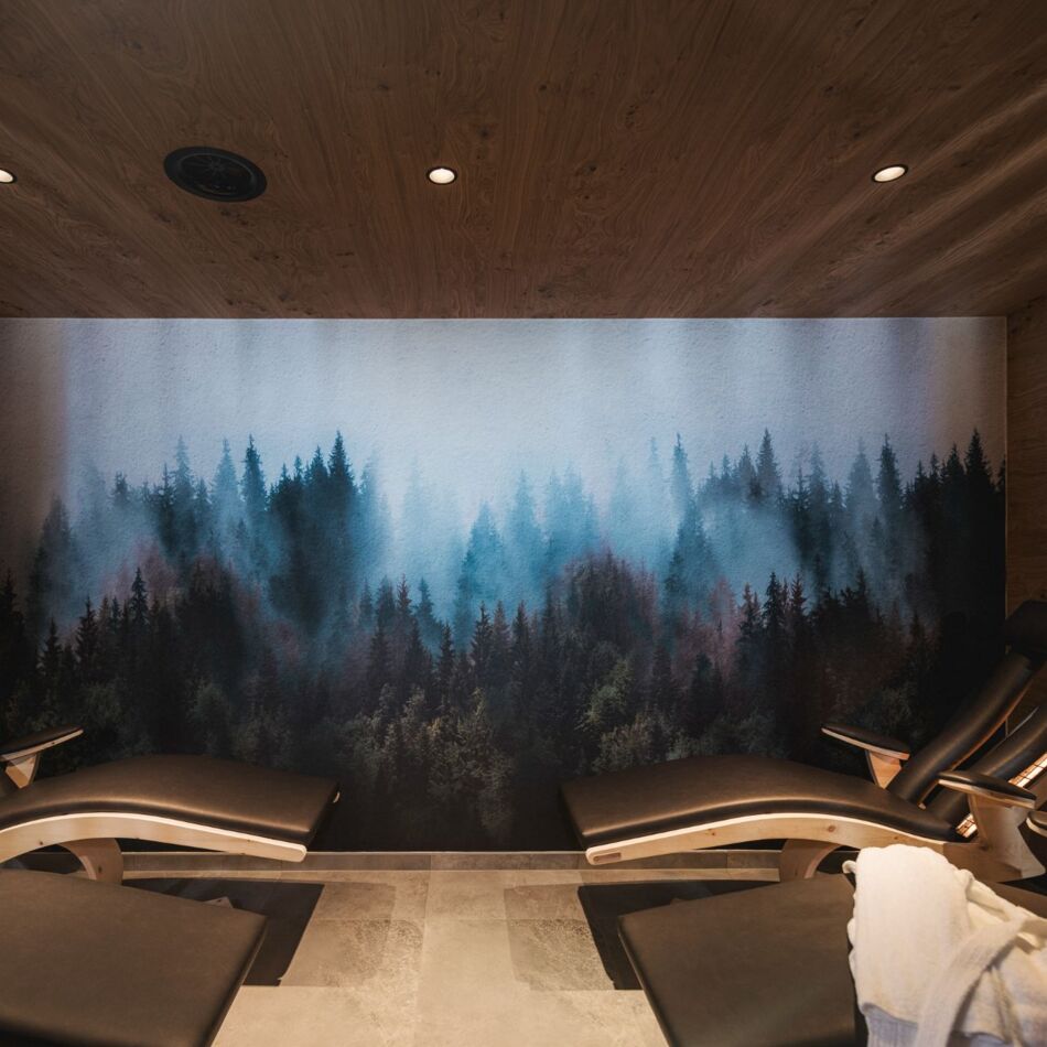 Infrarotliegen im Wellnessbereich im Schrofenblick Alpen Resort in Mayrhofen