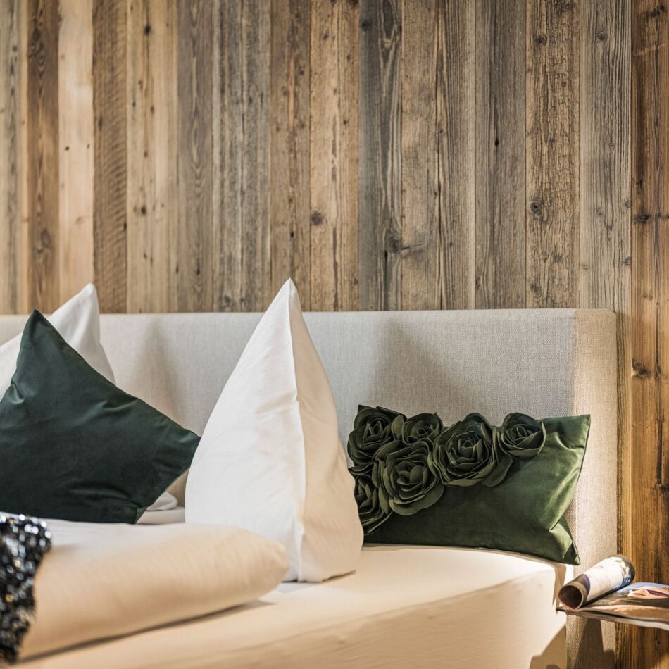 Doppelbett im Apartment Penken im Schrofenblick Alpen Resort