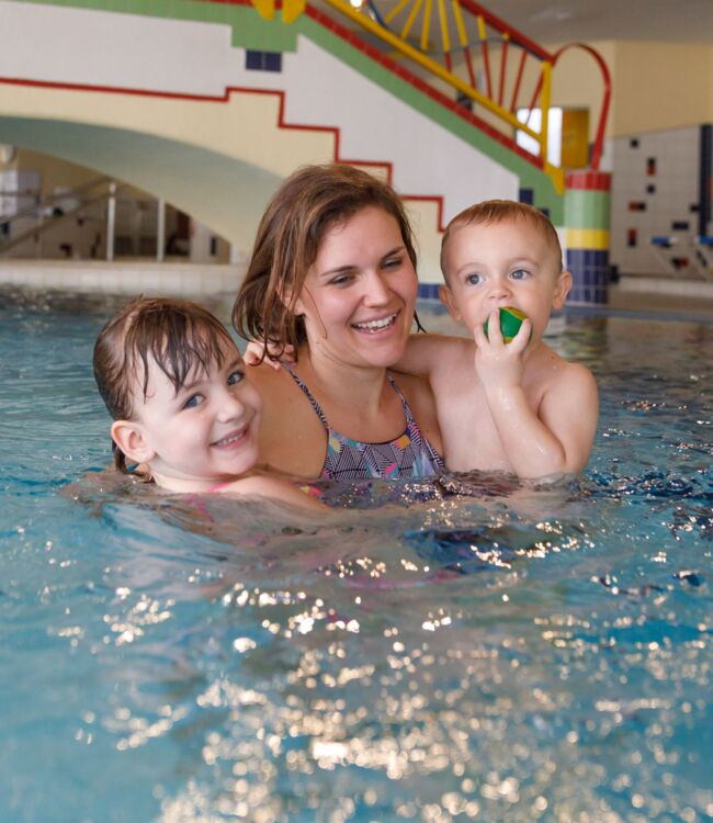 Familienspaß im Erlebnishallenbad Mayrhofen
