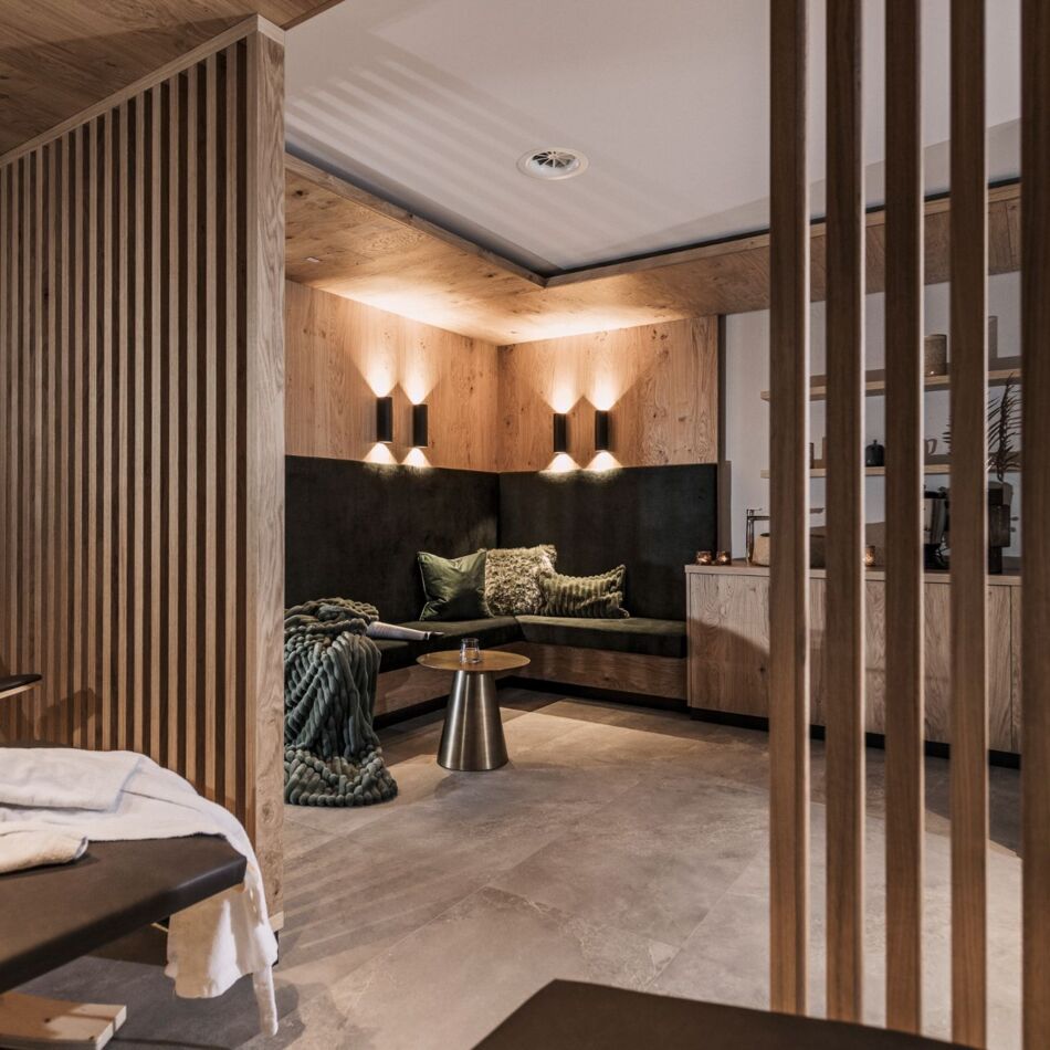 Infrarotliegen im Wellnessbereich im Schrofenblick Alpen Resort in Mayrhofen