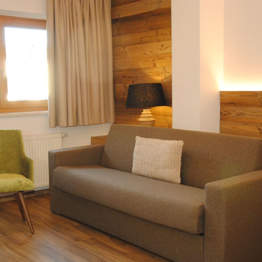 Wohnbereich im Apartment Horberg im Schrofenblick Alpen Resort