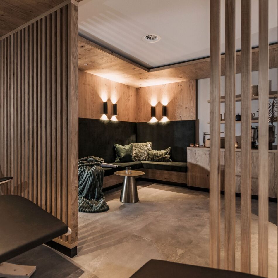 Infrarotliegen im Wellnessbereich im Schrofenblick Alpen Resort in Mayrhofen