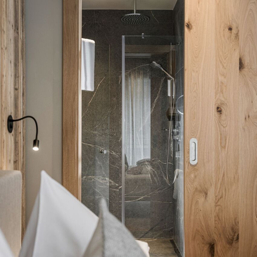 Doppelbett im Apartment Penken im Schrofenblick Alpen Resort